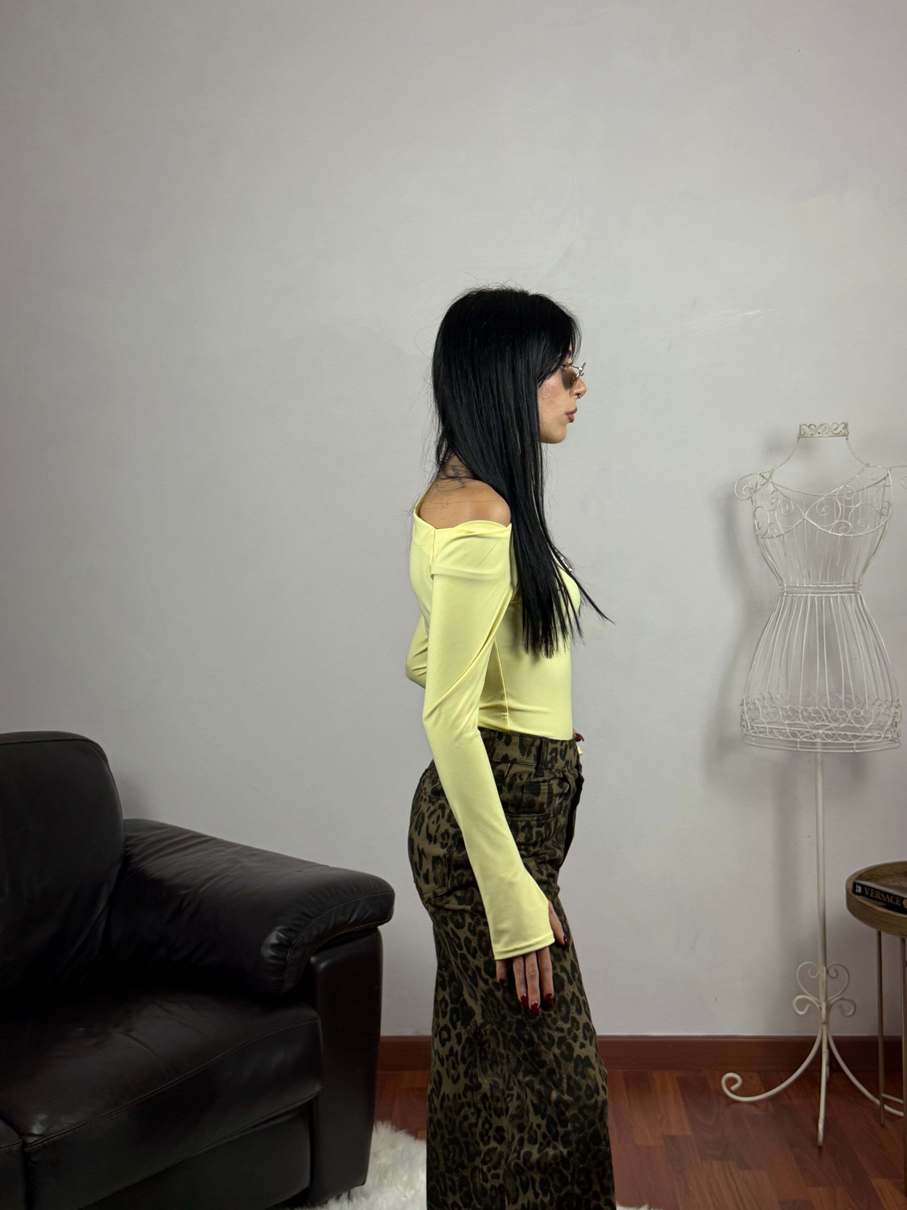YELLOW SHAPE BODY